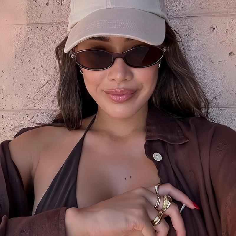 Avyara Retro Oval Sunglasses
